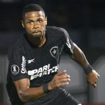 Botafogo resiste à pressão do Bragantino, empata e avança na Libertadores