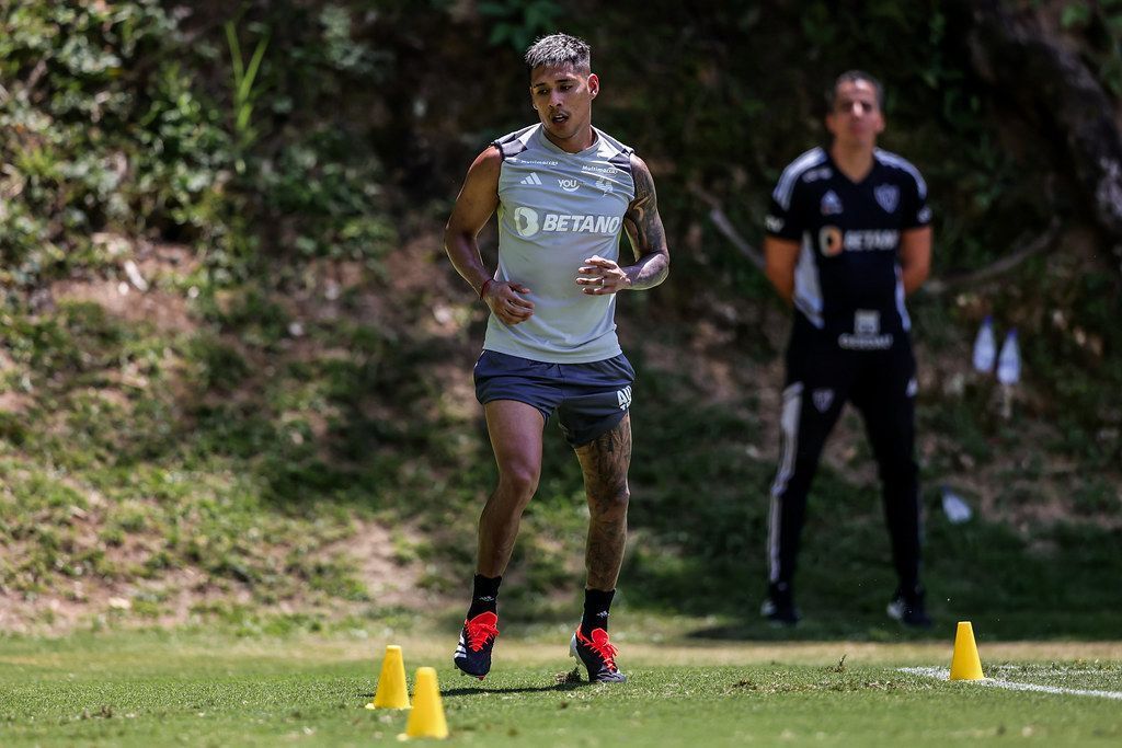 Zaracho inicia transição no Atlético e fica próximo de voltar ao time