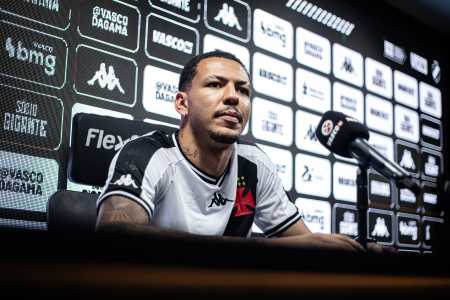 Clayton Silva chegou ao Vasco nesta janela