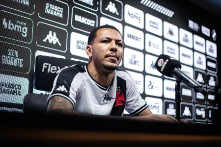 Clayton Silva chegou ao Vasco nesta janela