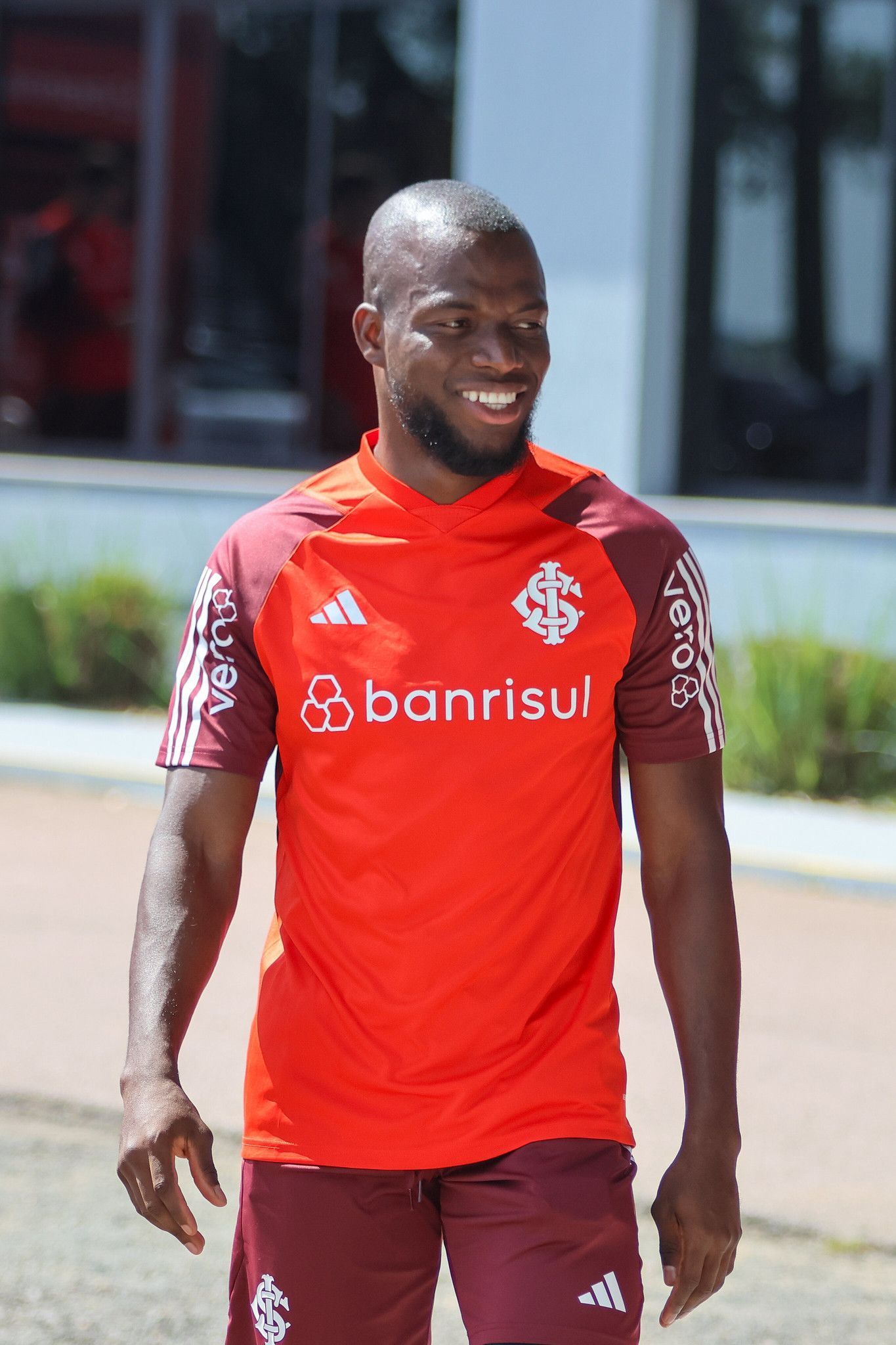Valencia é convocado pelo Equador e deve desfalcar o Inter no Gauchão
