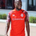 Valencia é convocado pelo Equador e deve desfalcar o Inter no Gauchão
