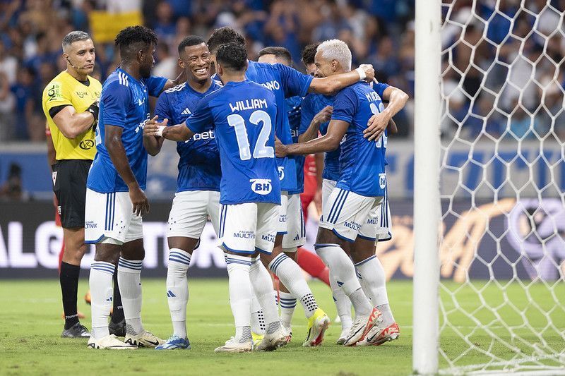 Matheus Pereira brilha, Cruzeiro vence Tombense e volta à final do Mineiro