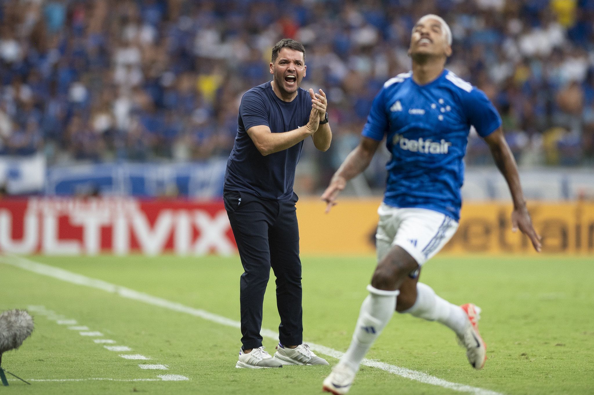 Larcamón projeta primeira final com o Cruzeiro e vê elenco com 'fome de título'