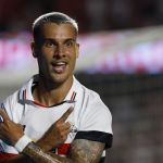 Diretor do São Paulo revela prazo para volta de Ferreira e diz se clube busca reposição