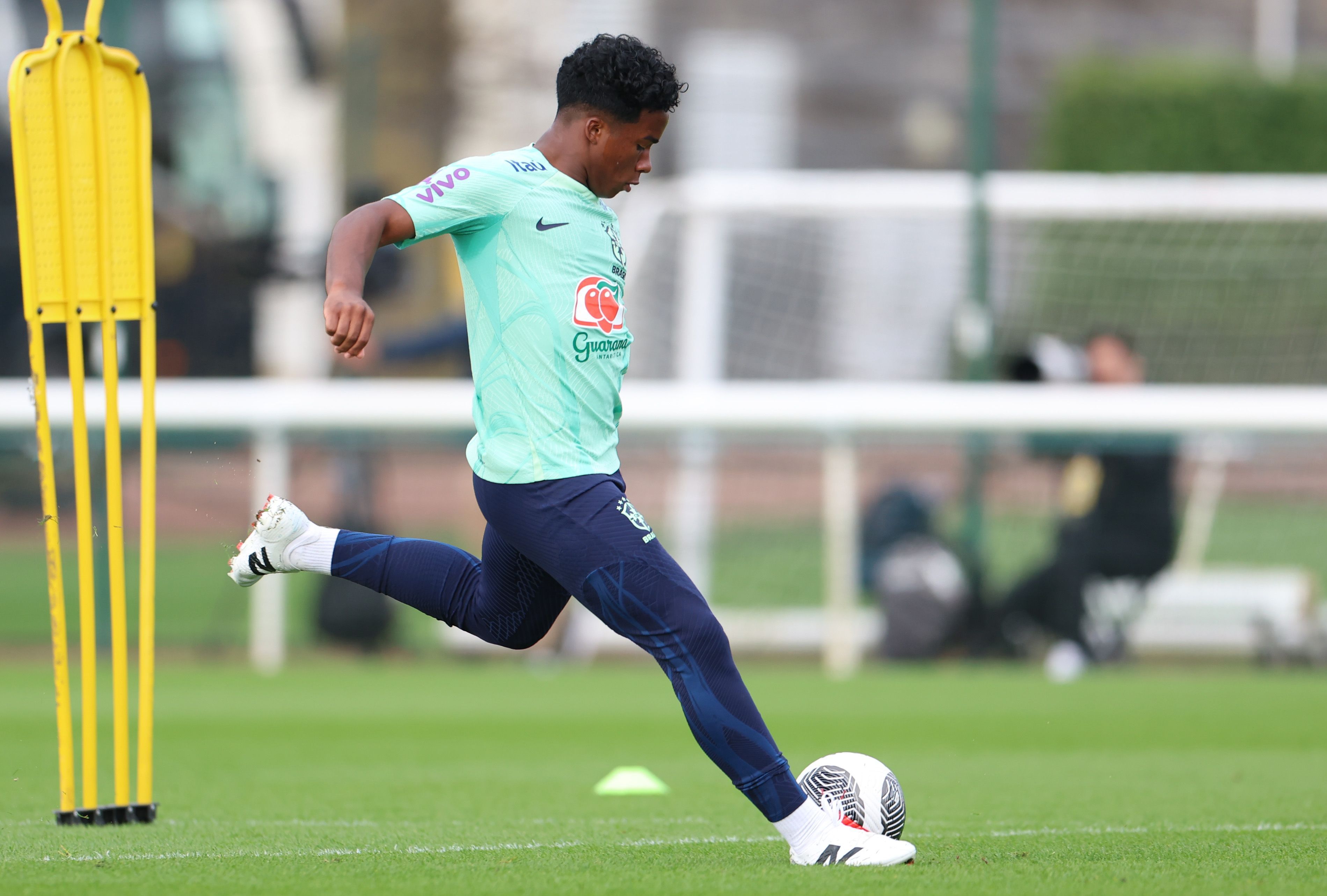 Endrick sobre jogar no mítico estádio de Wembley: 'Só no videogame'