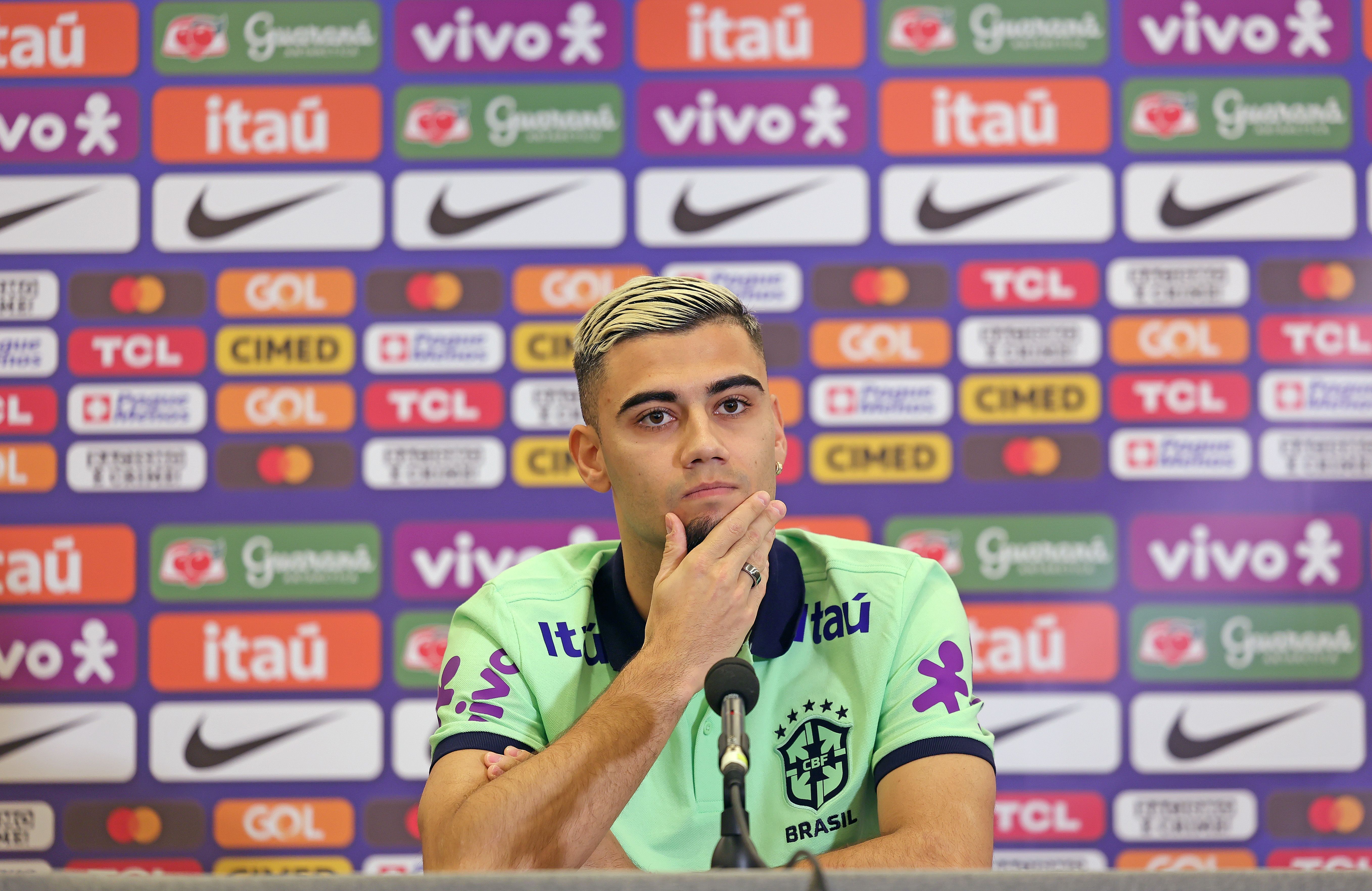 Volante da Seleção explica como Flamengo o reconectou ao Brasil