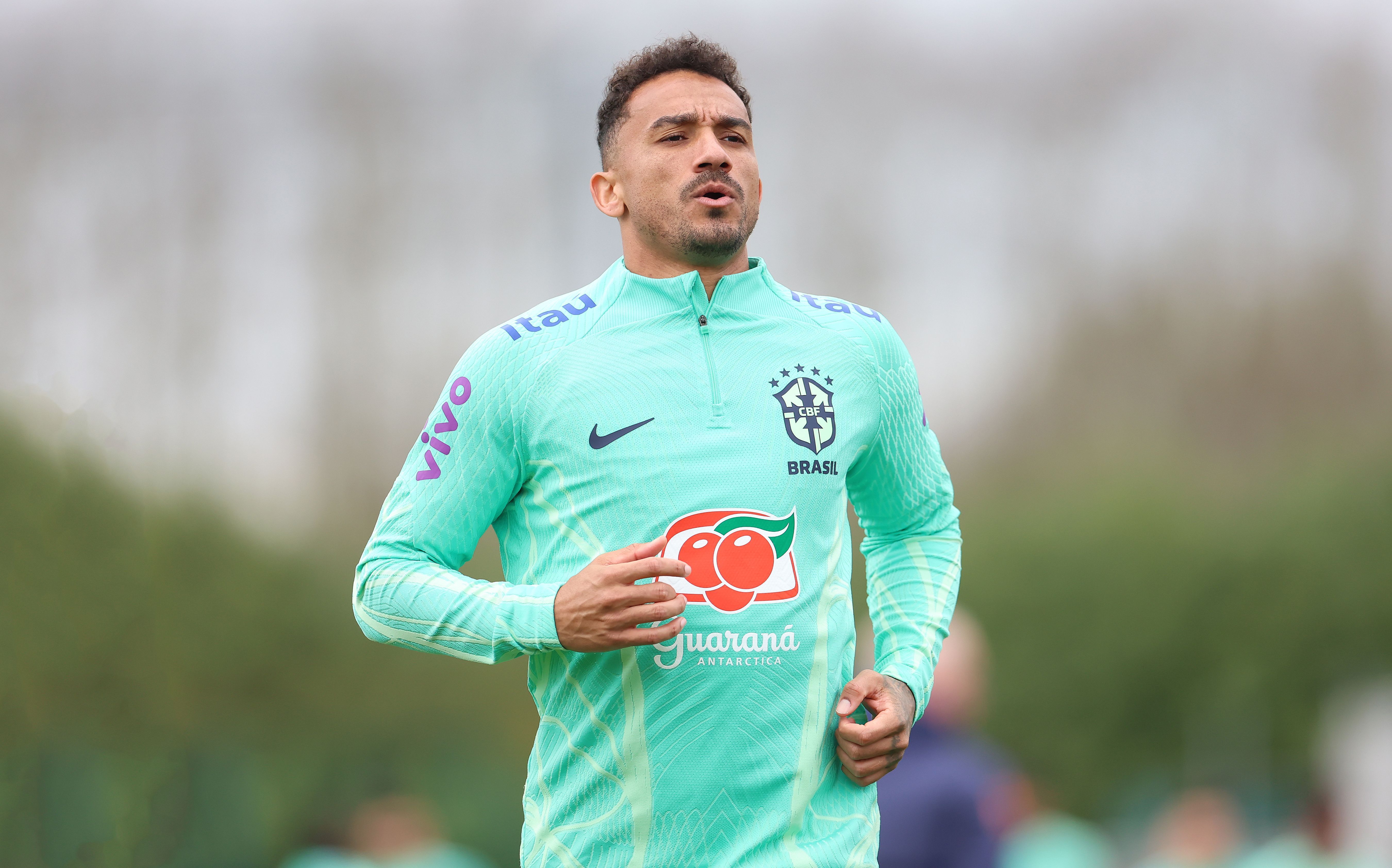Zagueiro da Seleção sobre discussão de Danilo com torcedor: 'Tentou proteger o grupo'