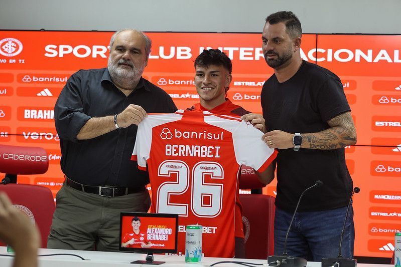 Alexandro Bernabei é apresentado no Inter e fala sobre adaptação no grupo