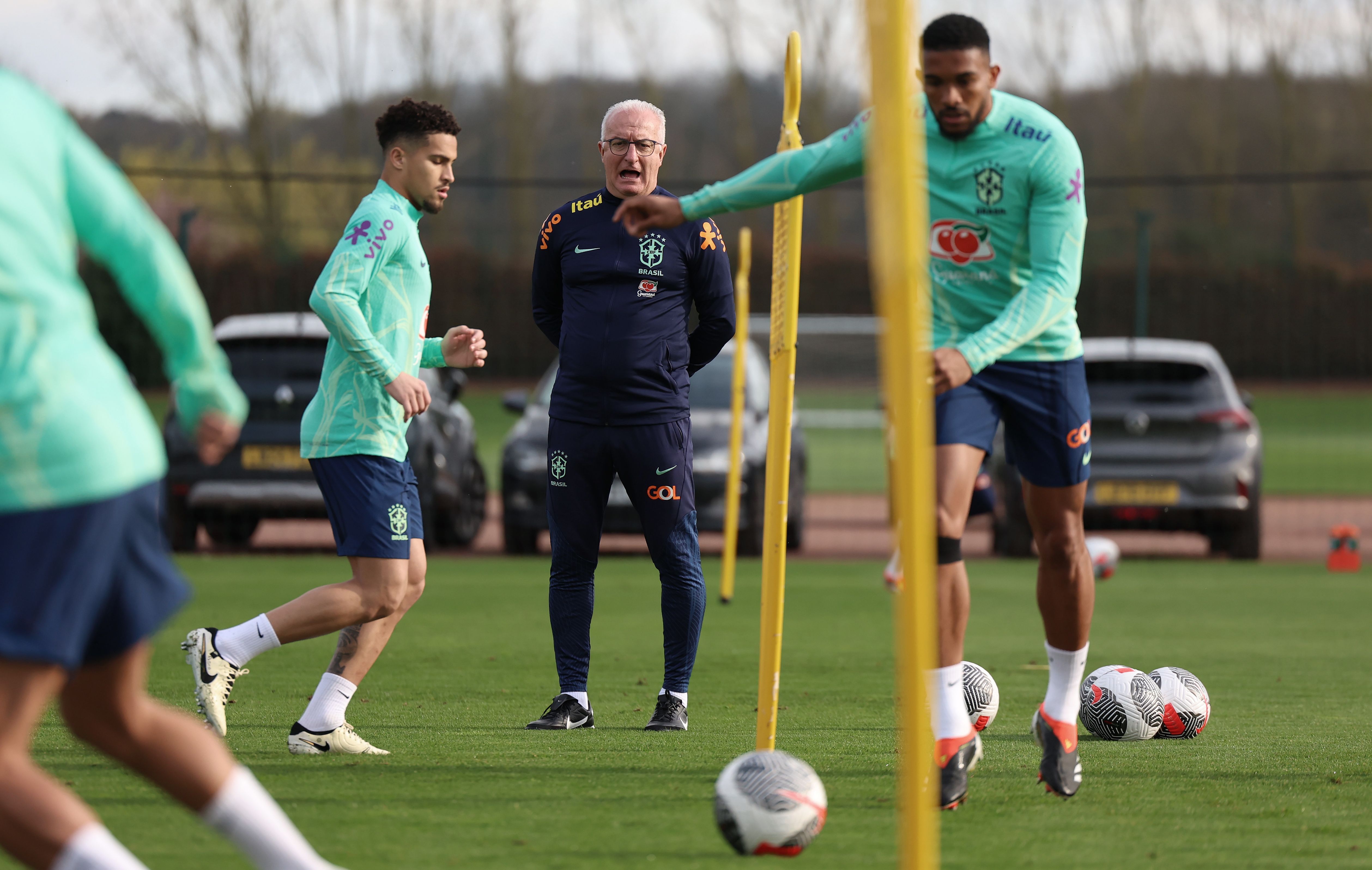 Dorival Júnior adota mistério, mas há um esboço da escalação da Seleção