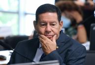 Senador Hamilton Mourão é o único a votar contra a PEC do fim da 6x1