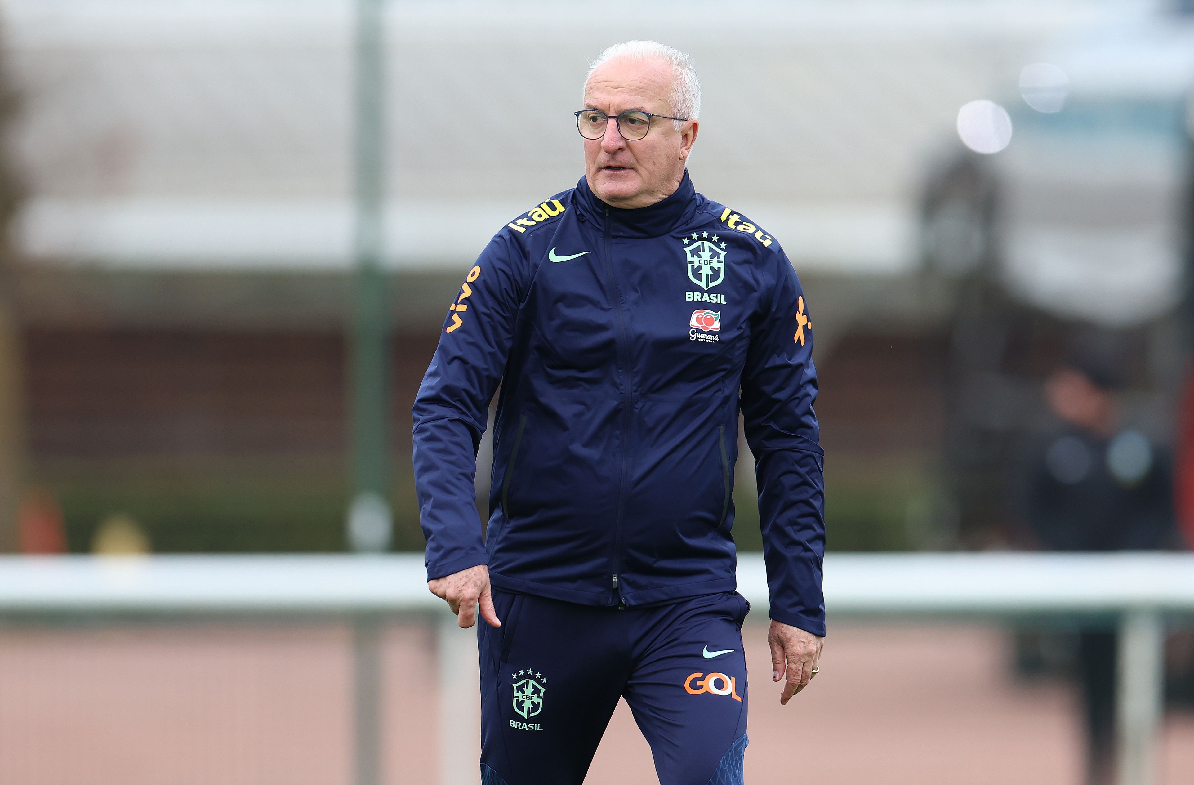 Dorival relembra convívio com Robinho: 'Se cometeu crime, ele tem que ser penalizado'