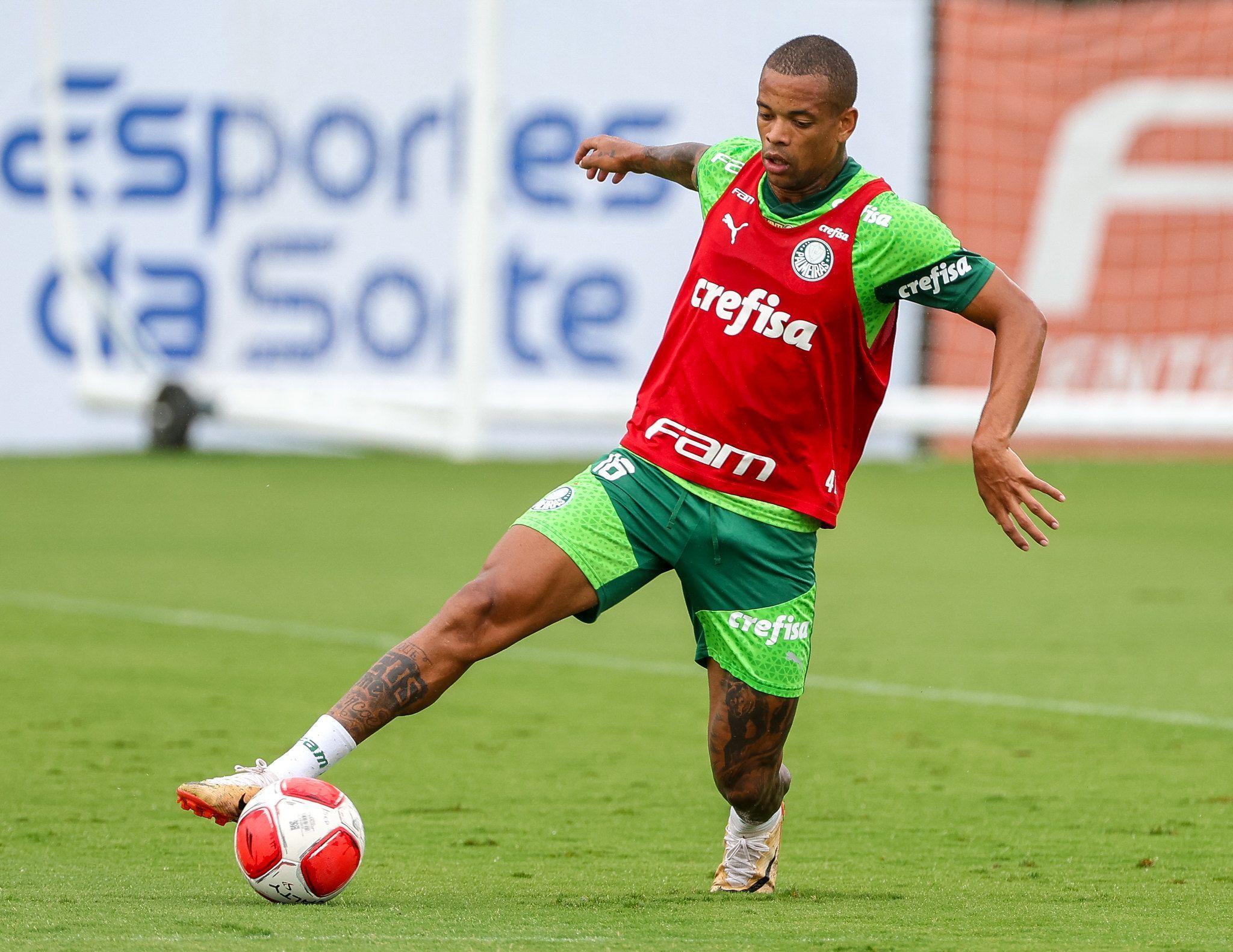 Por que o Palmeiras não afastou Caio Paulista após acusações de agressões
