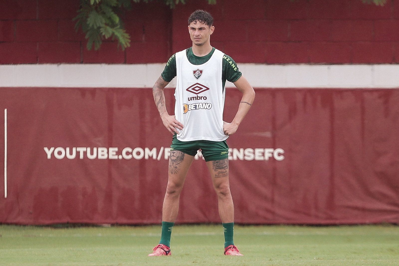 Lateral do Fluminense é suspenso por dois jogos pela Conmebol