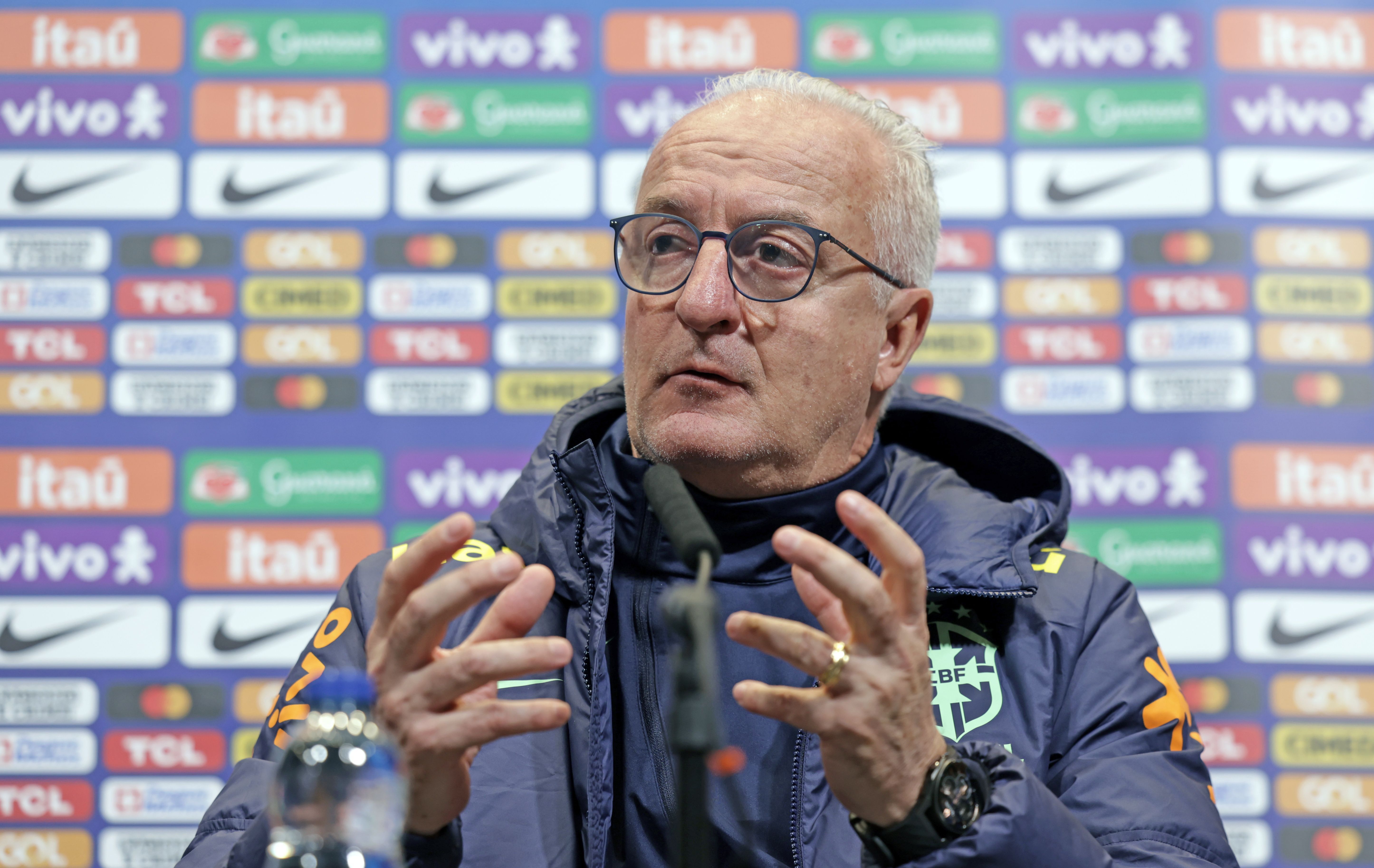 Seleção enfrenta Inglaterra na estreia de Dorival em jogo de 'alto risco'