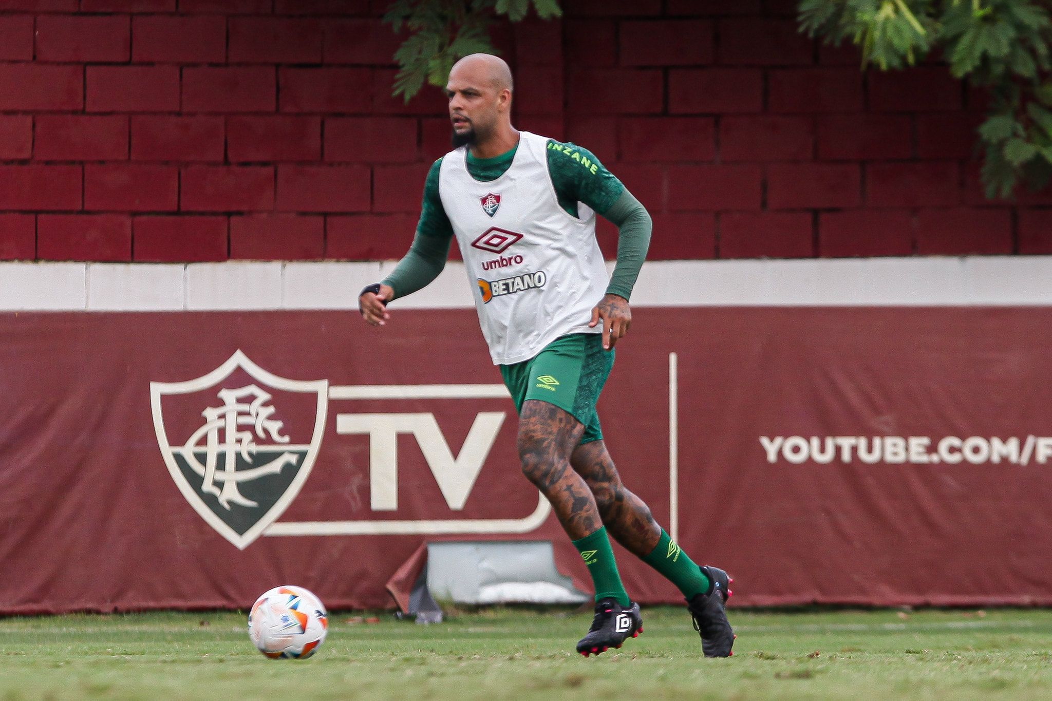 Felipe Melo, do Fluminense, abre o jogo sobre os casos Daniel Alves e Robinho