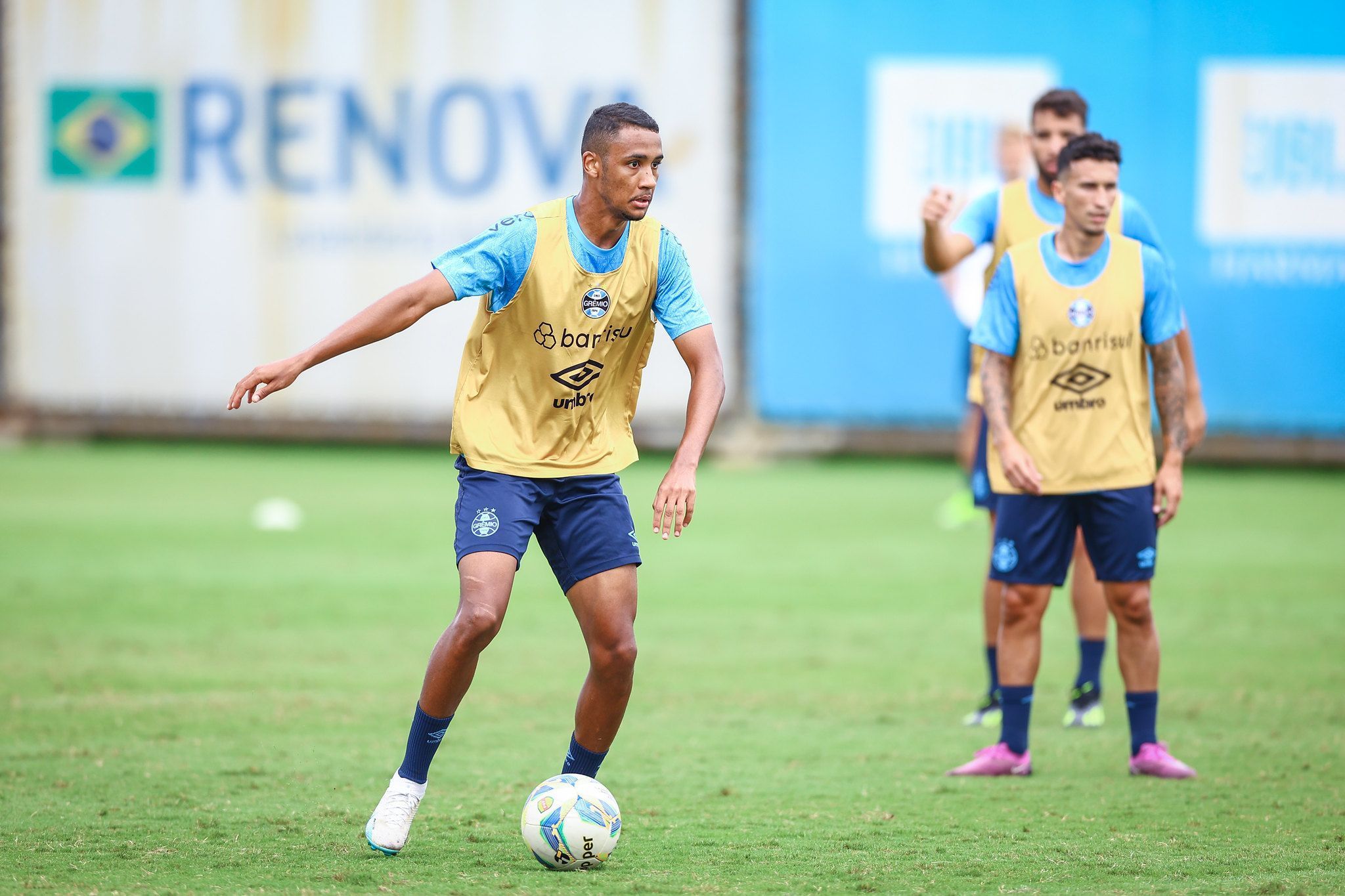 Atacante do Grêmio sofre grave lesão e vira baixa para final do Gauchão