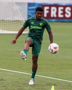 Fernando Diniz em treinamento pelo Fluminense