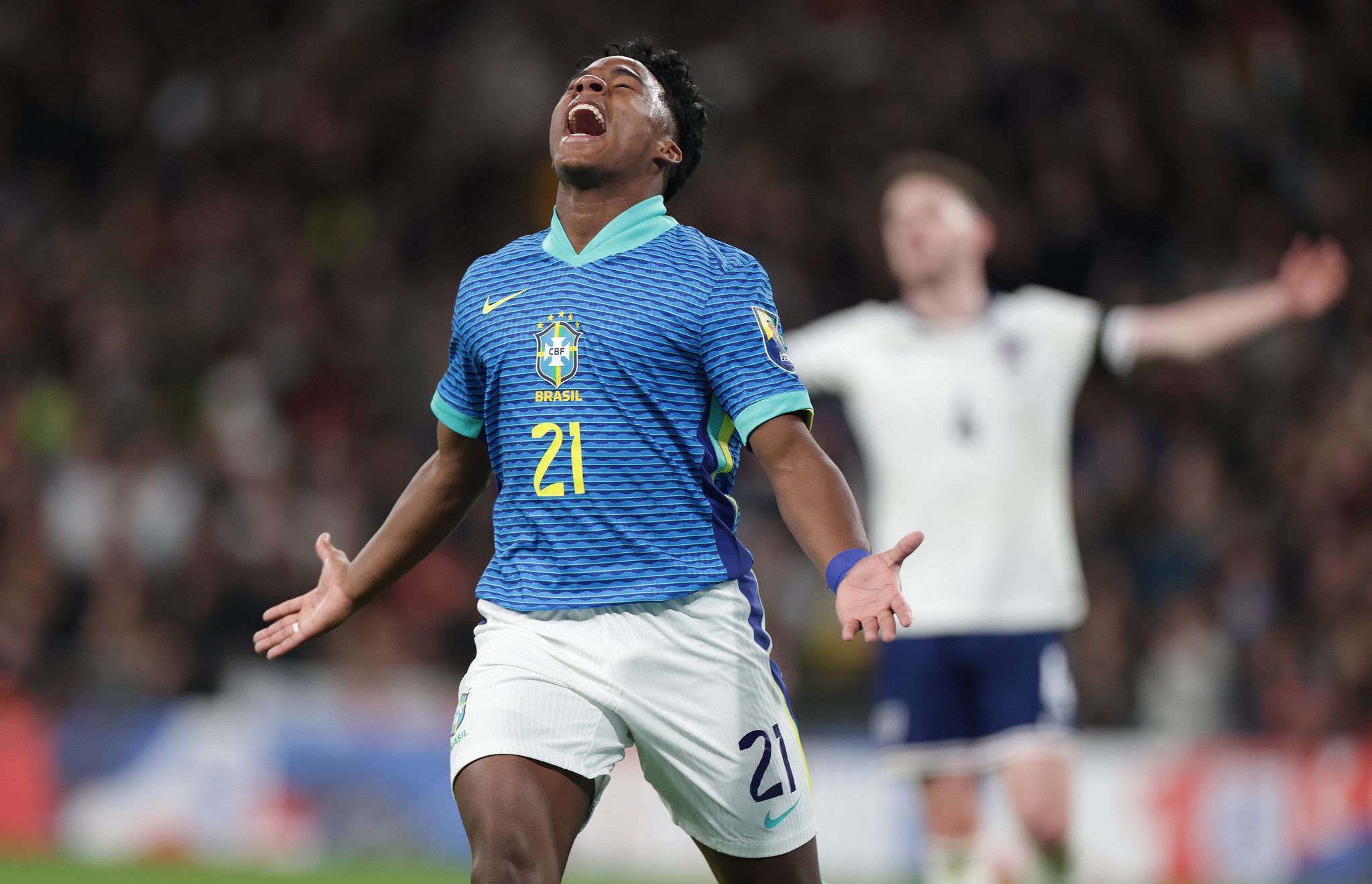 Giro pelo mundo: clássicos internacionais e ‘retorno’ dos clubes agitam semana