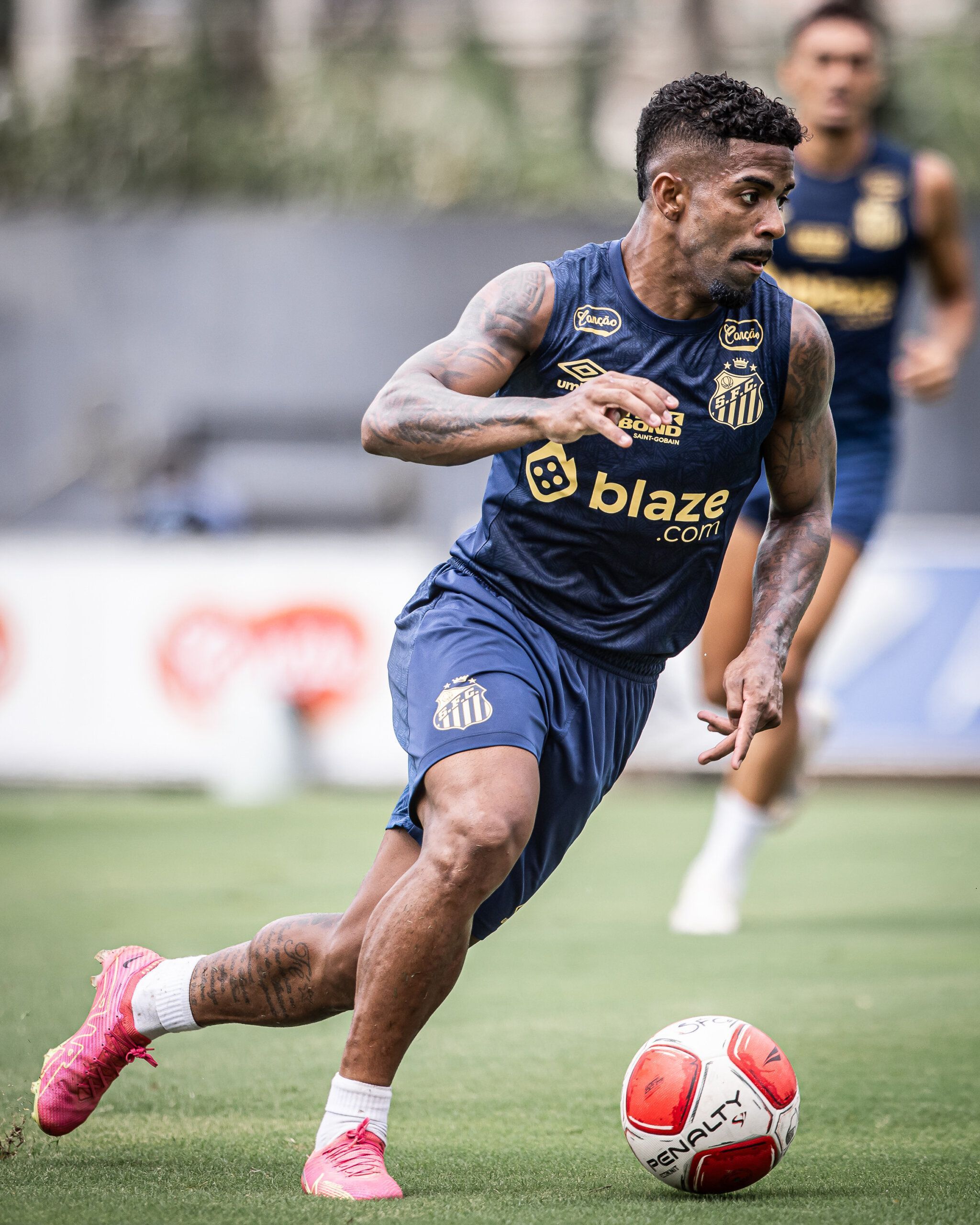 Lateral do Santos projeta estreia do clube na Série B