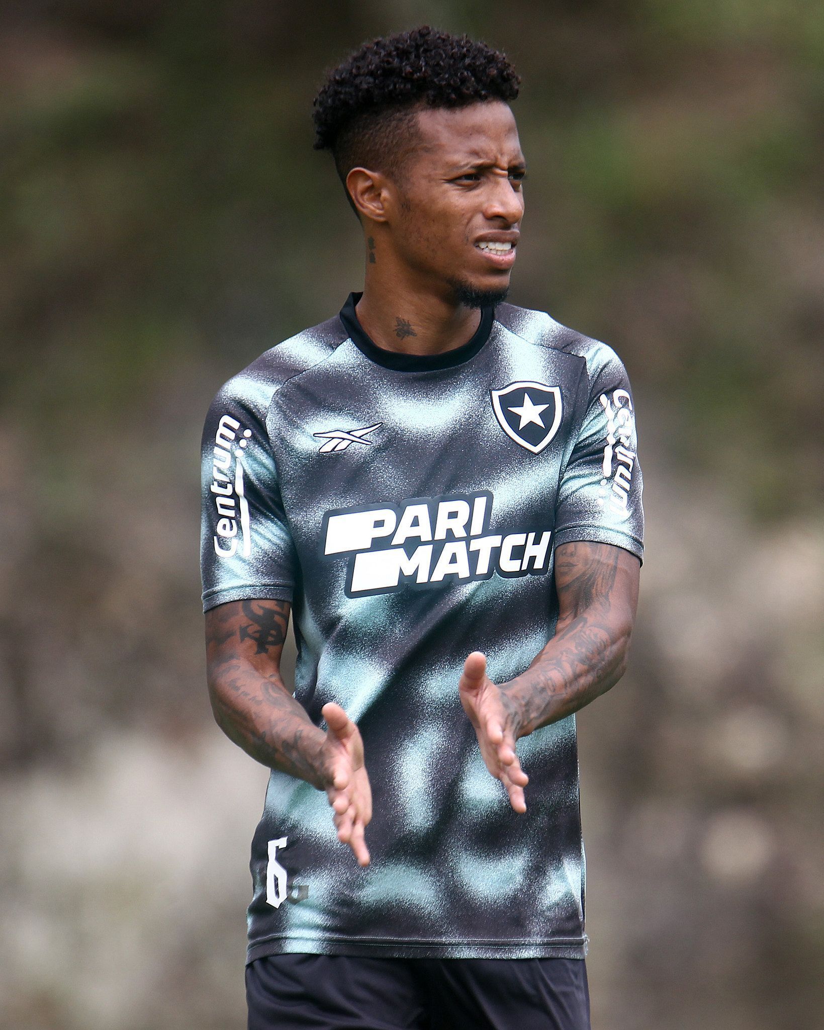 Na Justiça, São Paulo cobra R$ 3,7 milhões do Botafogo por Tchê Tchê; veja detalhes do contrato