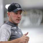 Atacante do Atlético faz treino em campo e pode ser opção na Libertadores
