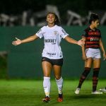 Corinthians vira sobre o Flamengo e mantém 100% no Brasileirão Feminino