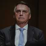 Quadro de Bolsonaro é 'estável' após cirurgia, e ex-presidente passará Ano Novo no hospital
