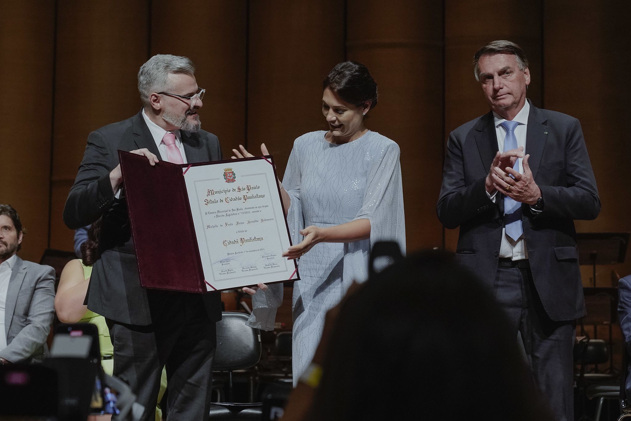 Após empréstimo de R$ 100 mil, Michelle Bolsonaro recebe título de cidadã honorária de São Paulo