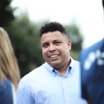 Jogadora do Cruzeiro chora após encontrar Ronaldo na Toca; assista