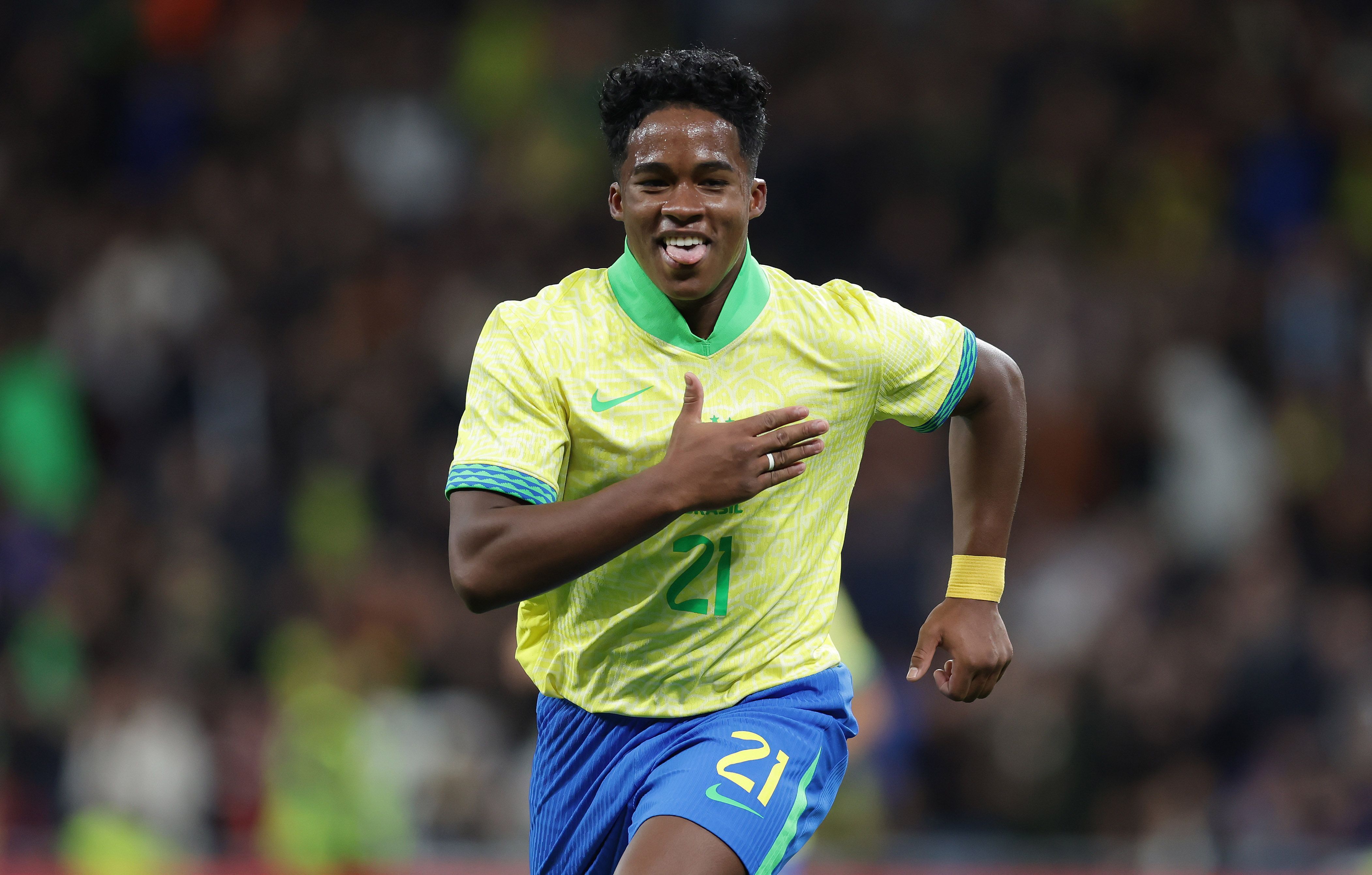 Endrick relembra críticas em má fase ao comemorar mais um gol pela Seleção