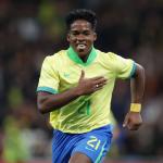 Endrick relembra críticas em má fase ao comemorar mais um gol pela Seleção