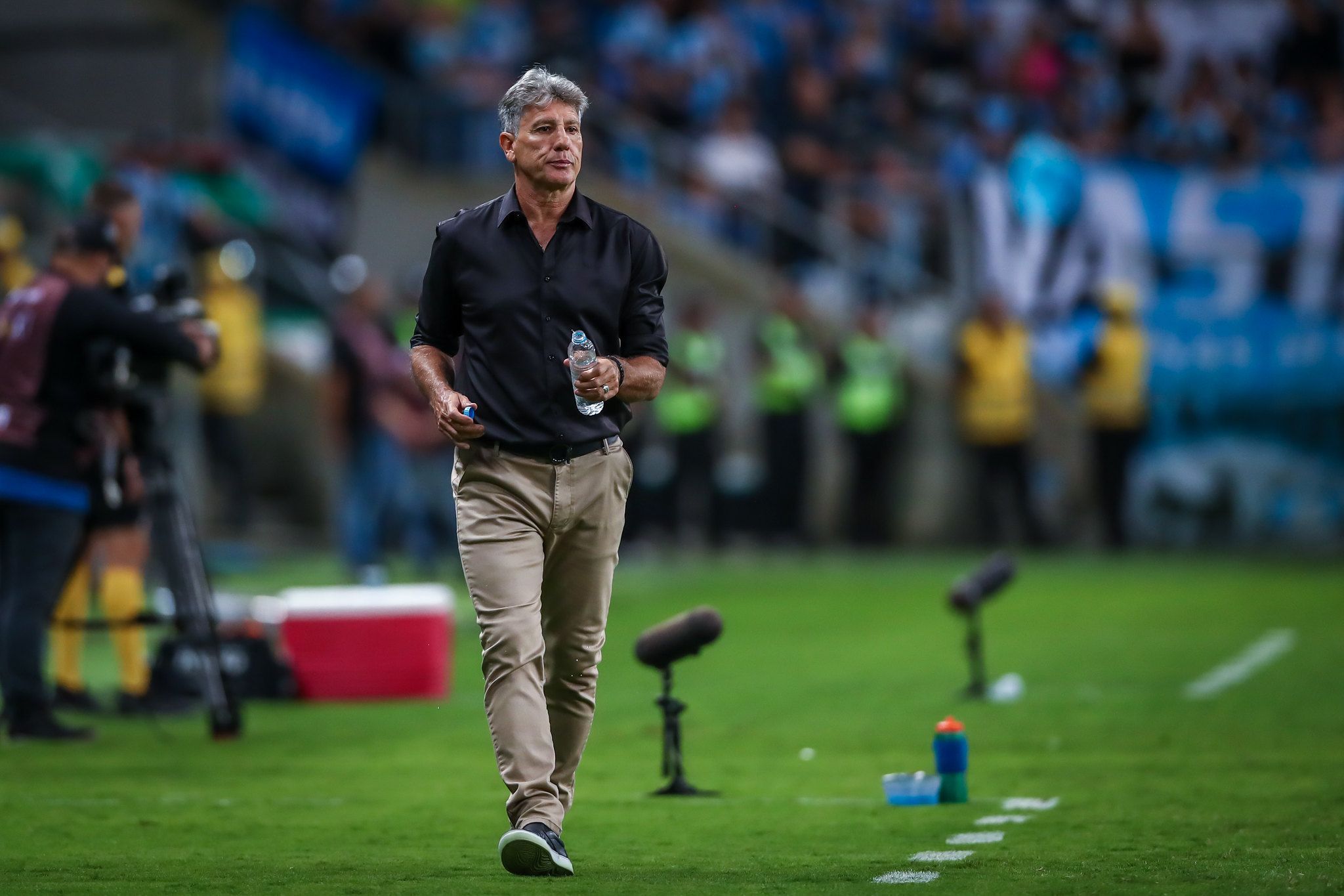 Renato comemora classificação do Grêmio à final do Gauchão e alfineta Inter