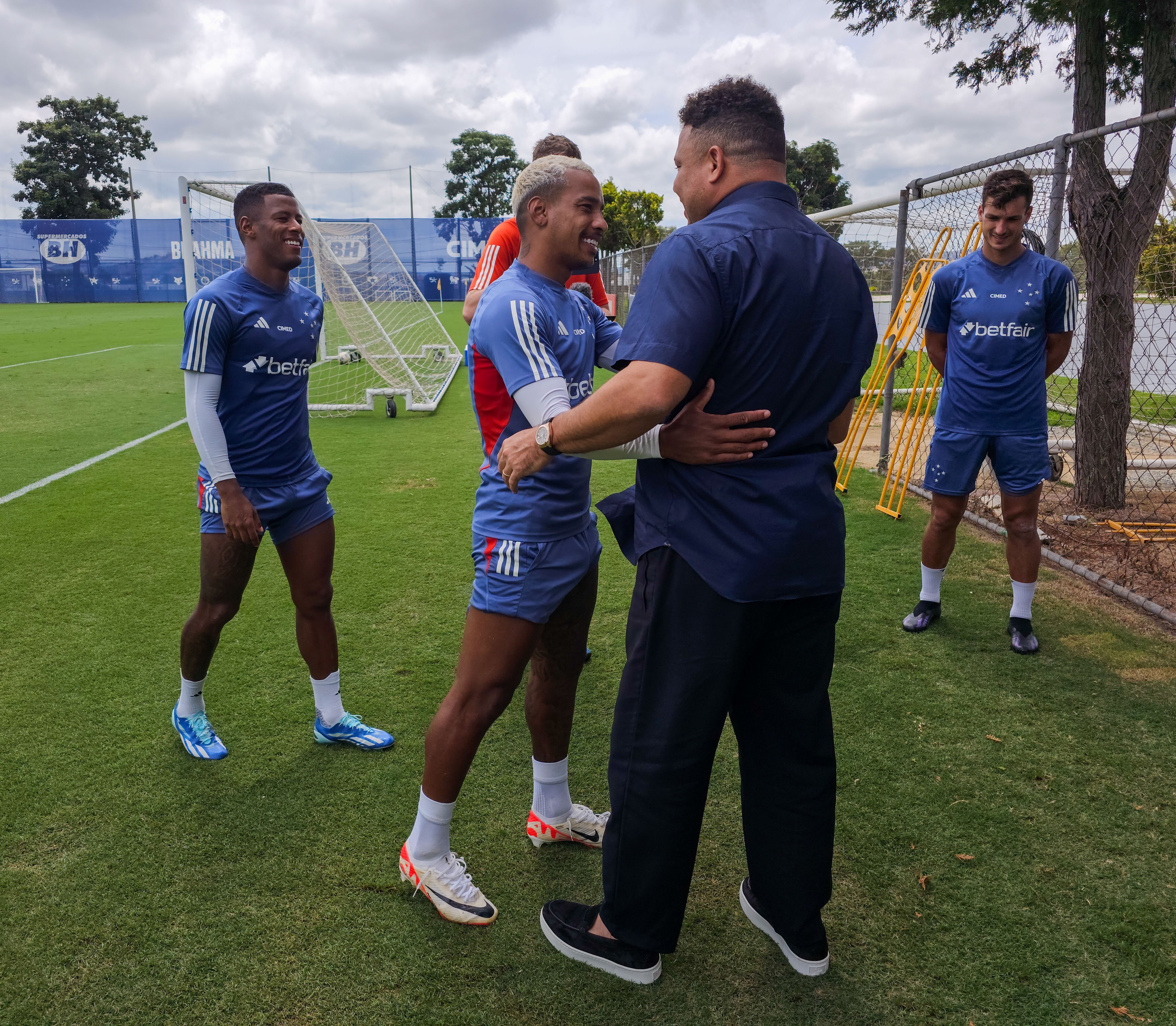 Ronaldo motiva Cruzeiro antes de final, brinca com Marlon e dá notícia a camisa 10