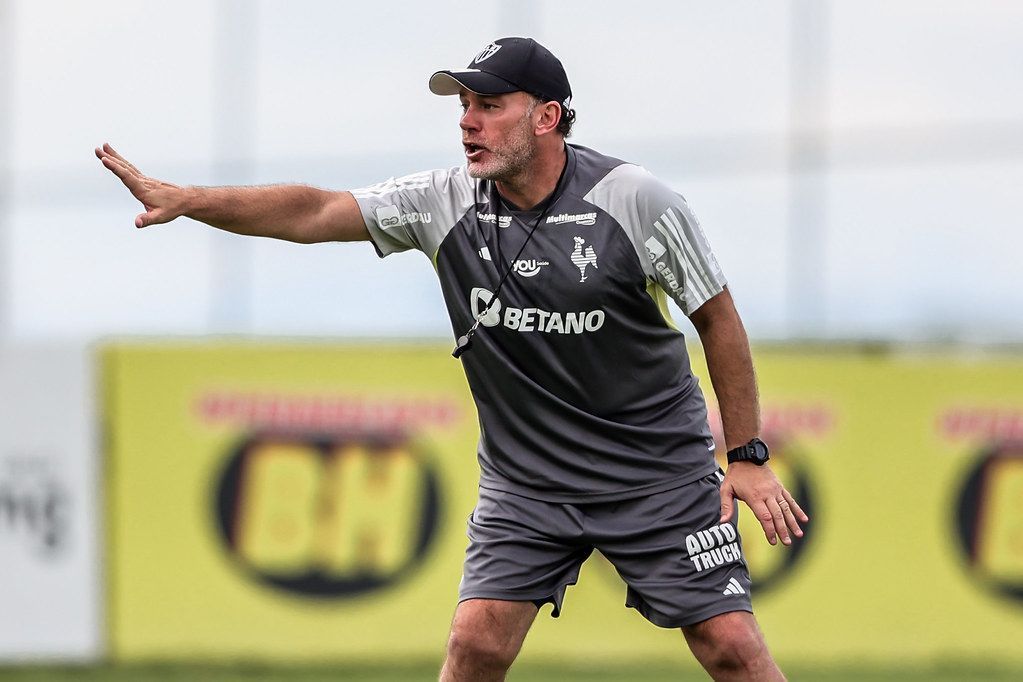 Milito será o 2° treinador do Atlético no século a estrear contra o Cruzeiro