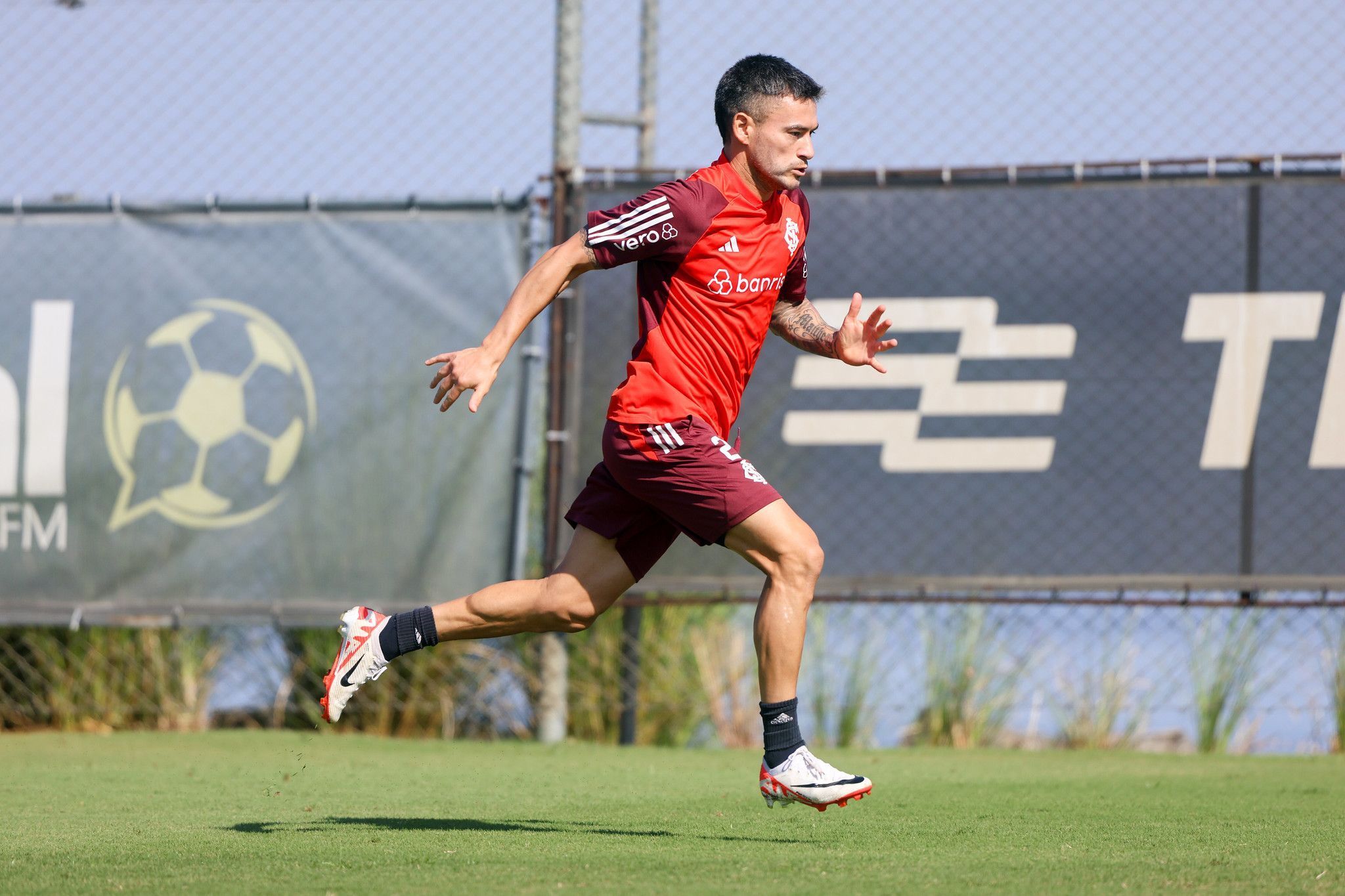 Aránguiz desfalca Inter em estreia na Sul-Americana contra o Belgrano