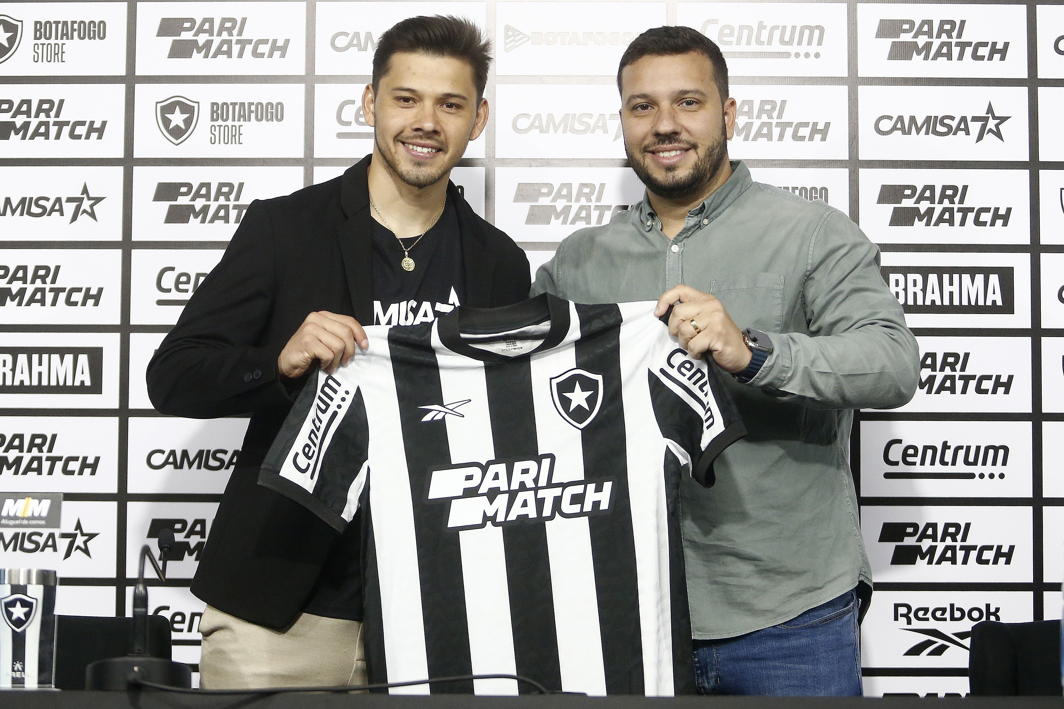 Óscar Romero é apresentado e garante 'luta por vaga' no Botafogo
