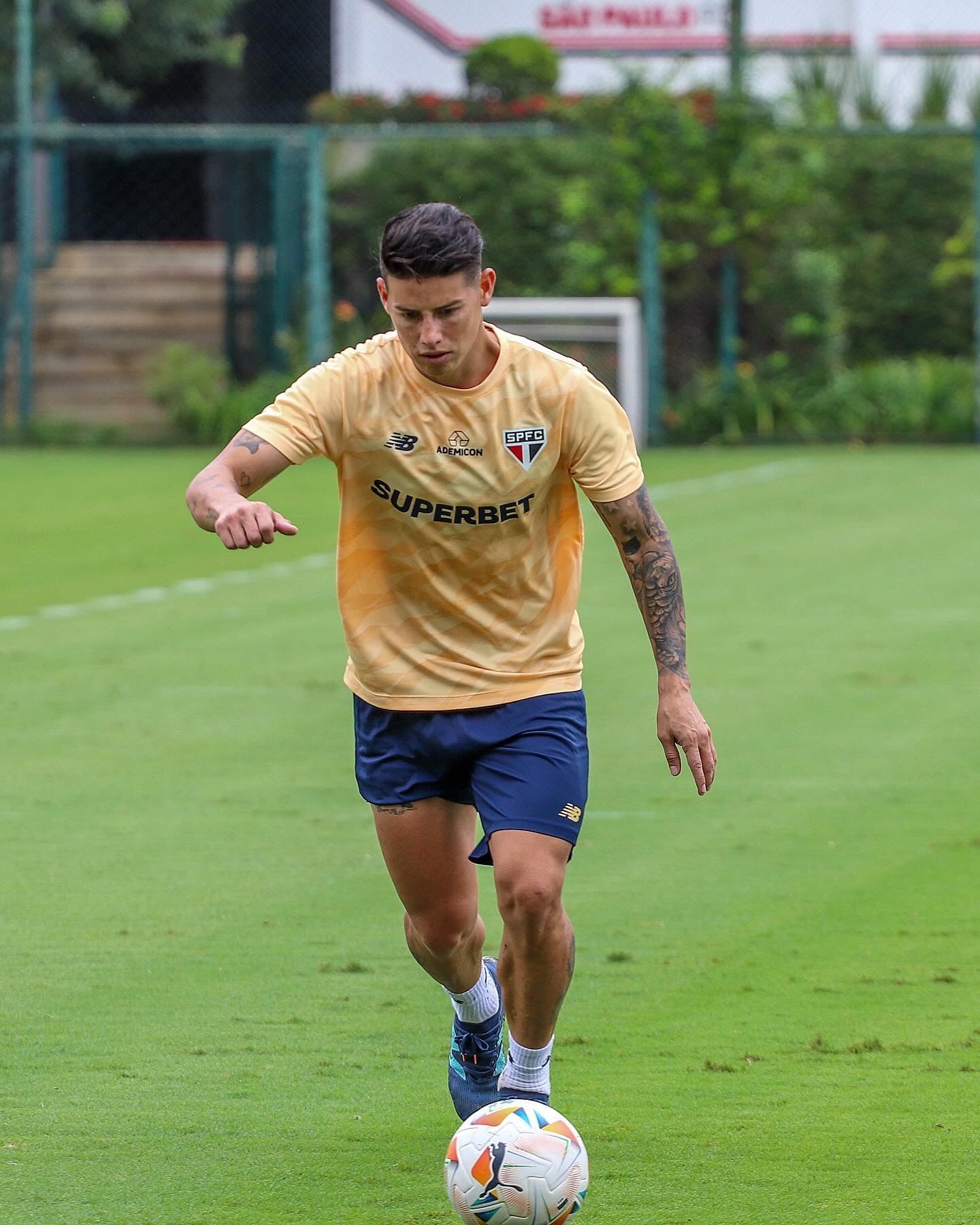 Com James em campo, São Paulo dá sequência à preparação para a Libertadores