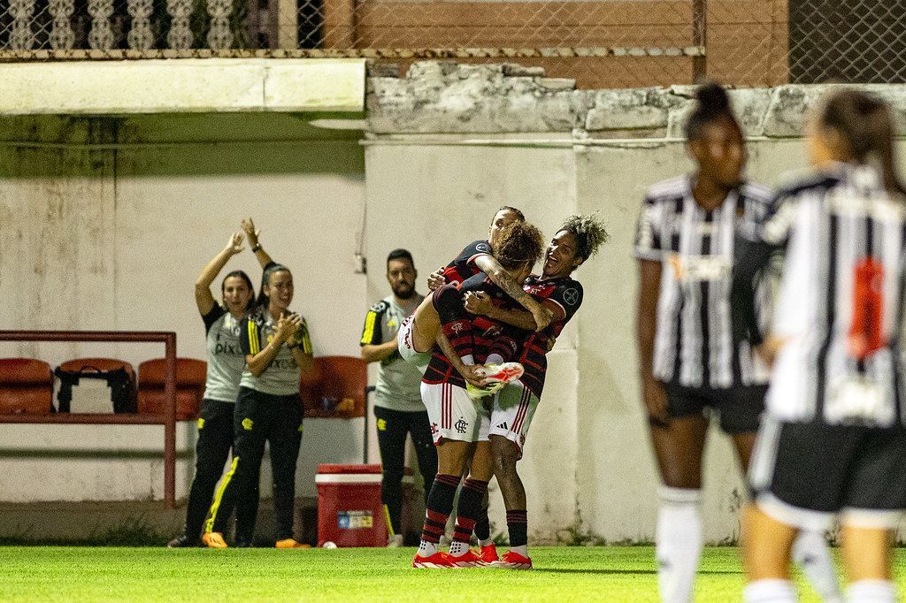 Com hat-trick de Cristiane, Flamengo vence o Atlético pelo Brasileirão Feminino