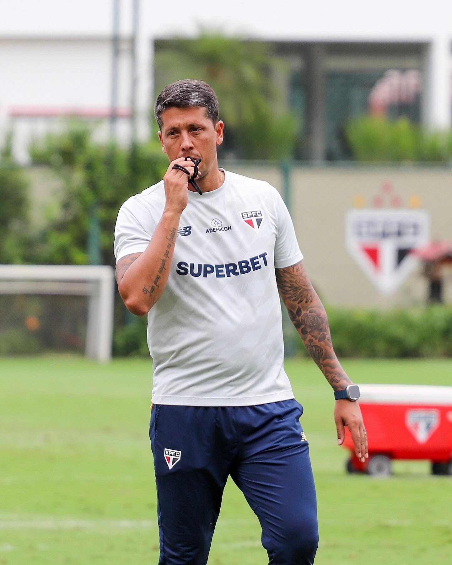 Com James titular, São Paulo vence jogo-treino por 10 a 0