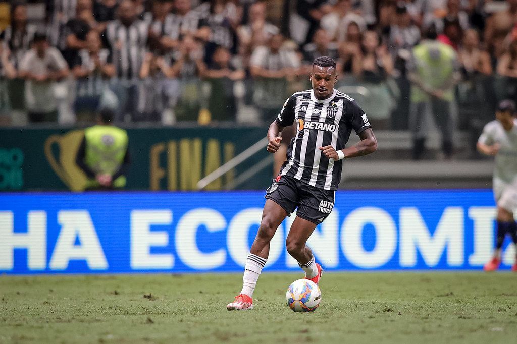 Atlético e Grêmio têm negociações para transferência de Edenilson