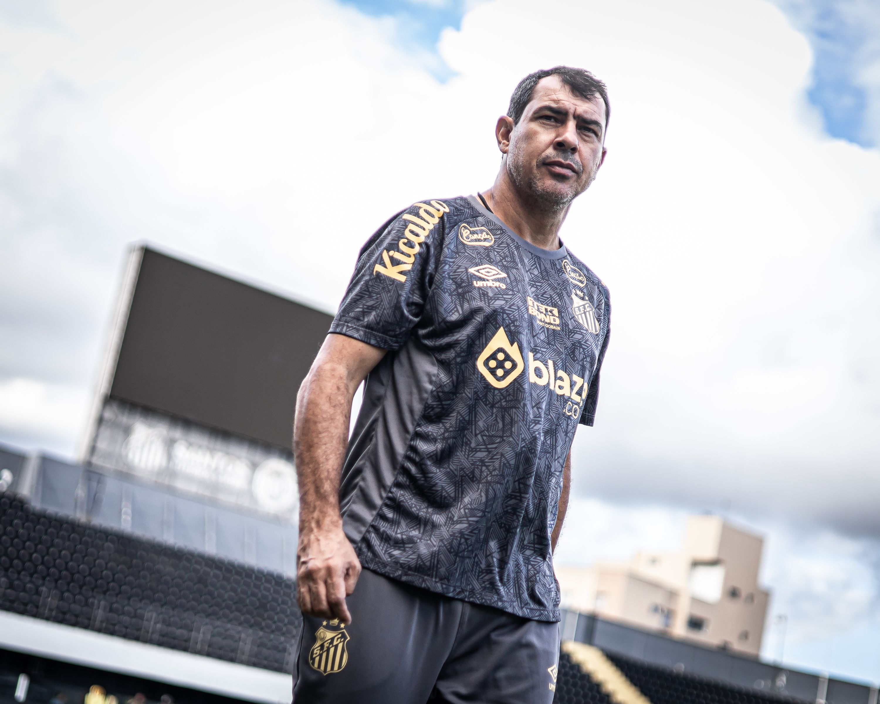 Carille elogia o Palmeiras e prega humildade ao Santos para volta no Allianz