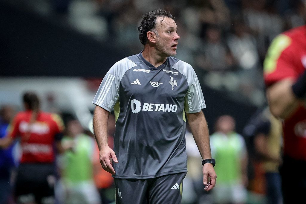 Milito, do Atlético, admite sentimento de derrota após empate com Cruzeiro