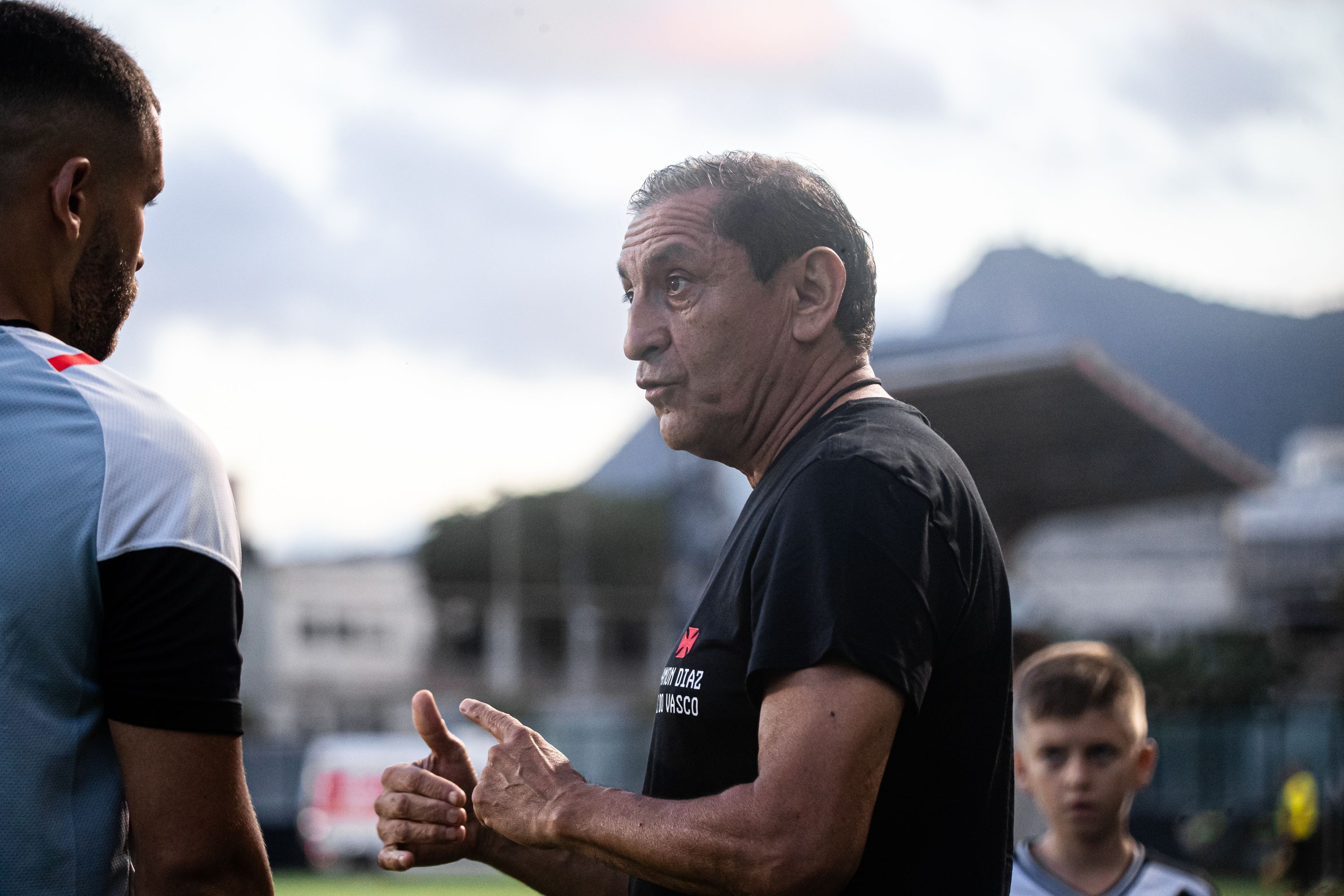 Vasco segue forte no mercado em busca de pedidos de Ramón Díaz
