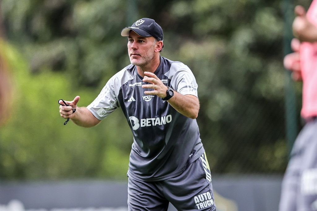 Esquema de Milito pode levar Atlético ao mercado por reforços; entenda