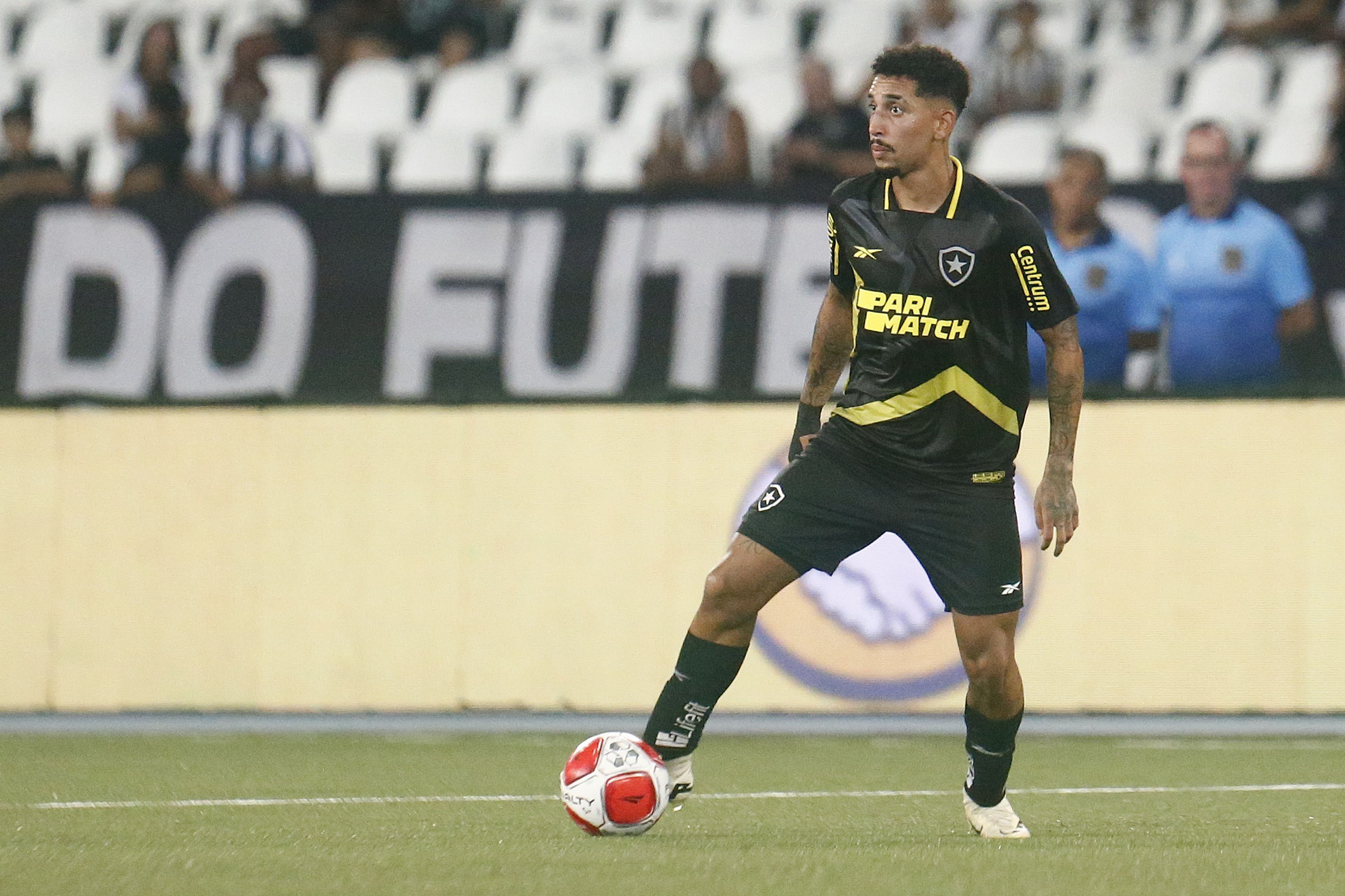 Kauê é reintegrado ao Botafogo após arquivamento de denúncia de agressão