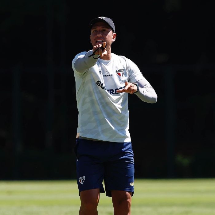 Thiago Carpini em treino do São Paulo