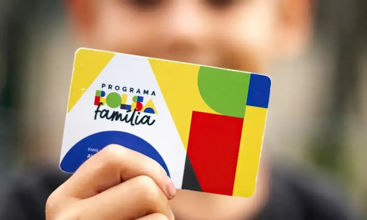 Reajuste do Bolsa Família é criticado por não priorizar famílias com crianças