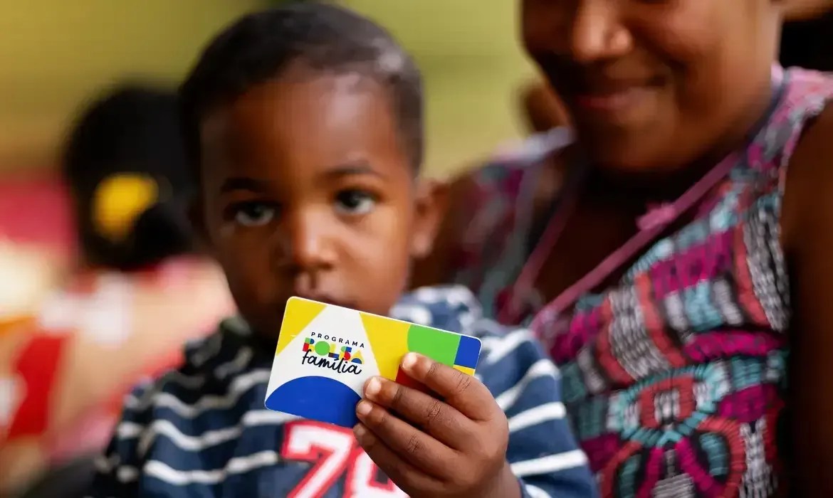 Bolsa Família: beneficiários com NIS final 3 recebem parcela de maio