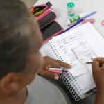 Minas registra menos de 1 milhão de analfabetos pela primeira vez, diz IBGE